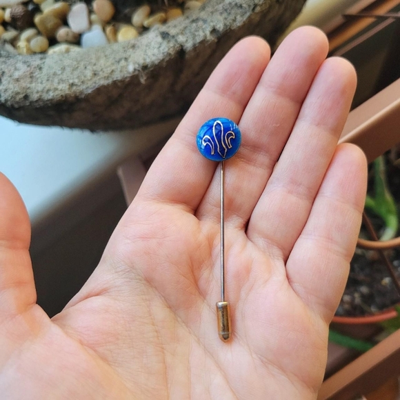 Vintage Fleur de Lis Navy Enamel Stick Pin Brooch - Picture 5 of 8